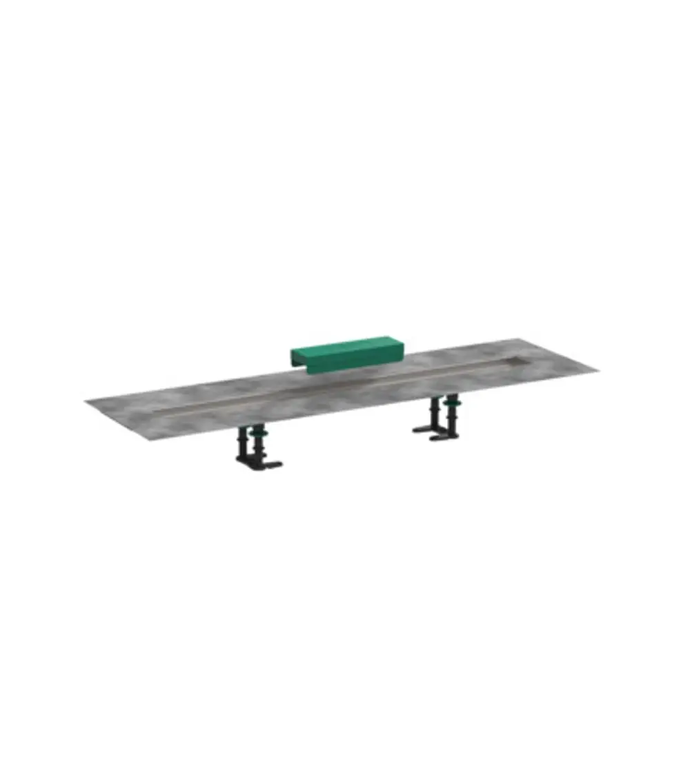 Installationsset von Hansgrohe für Duschrinne, bestehend aus einer langen, flachen Platte und einem grünen Block in der Mitte, unterstützt von zwei Halterungen.